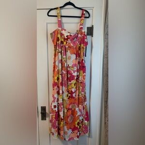 Beautiful floral maxi dress— perfect for vacation or summer parties!